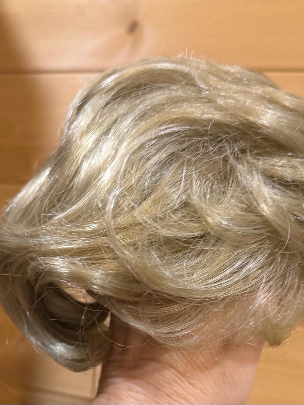 “Diana” Short Layered Wig Blonde/Frosted size 12-13  new in box (for doll)